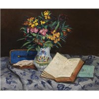 Натюрморт с синей коробкой для перчаток, книгой и букетом