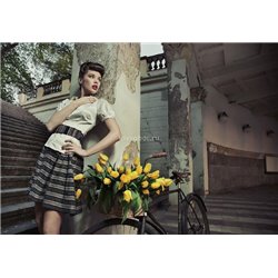 Девушка с тюльпанами - Черно-белые фотообои - Модульная картины, Репродукции, Декоративные панно, Декор стен