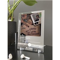 Портреты картины репродукции на заказ - вышел покурить - она не знает - постер Spotify