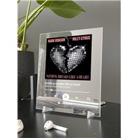 Портреты картины репродукции на заказ - Mark Ronson Miley Cyrus - Nothing breaks like a heart - постер Spotify