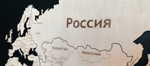 karta-mira-na-stenu-iz-dereva-3